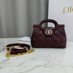 Classic DIOR Bag: A Stylish and Versatile Choice for Elegance
